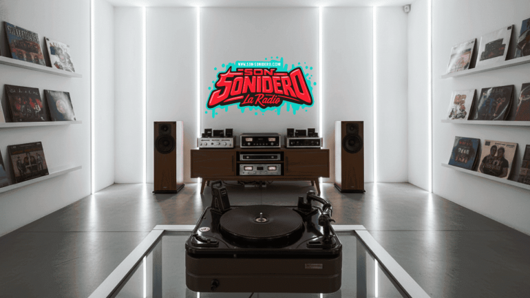 Tornamesa sonidera con cabina moderna y logo Son Sonidero Radio en estudio musical